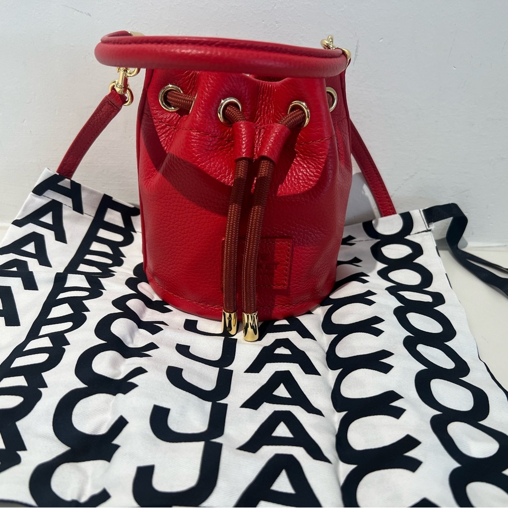 Limited ‼️ Marc Jacobs The Leather Micro Bucket Bag H657L01RE22